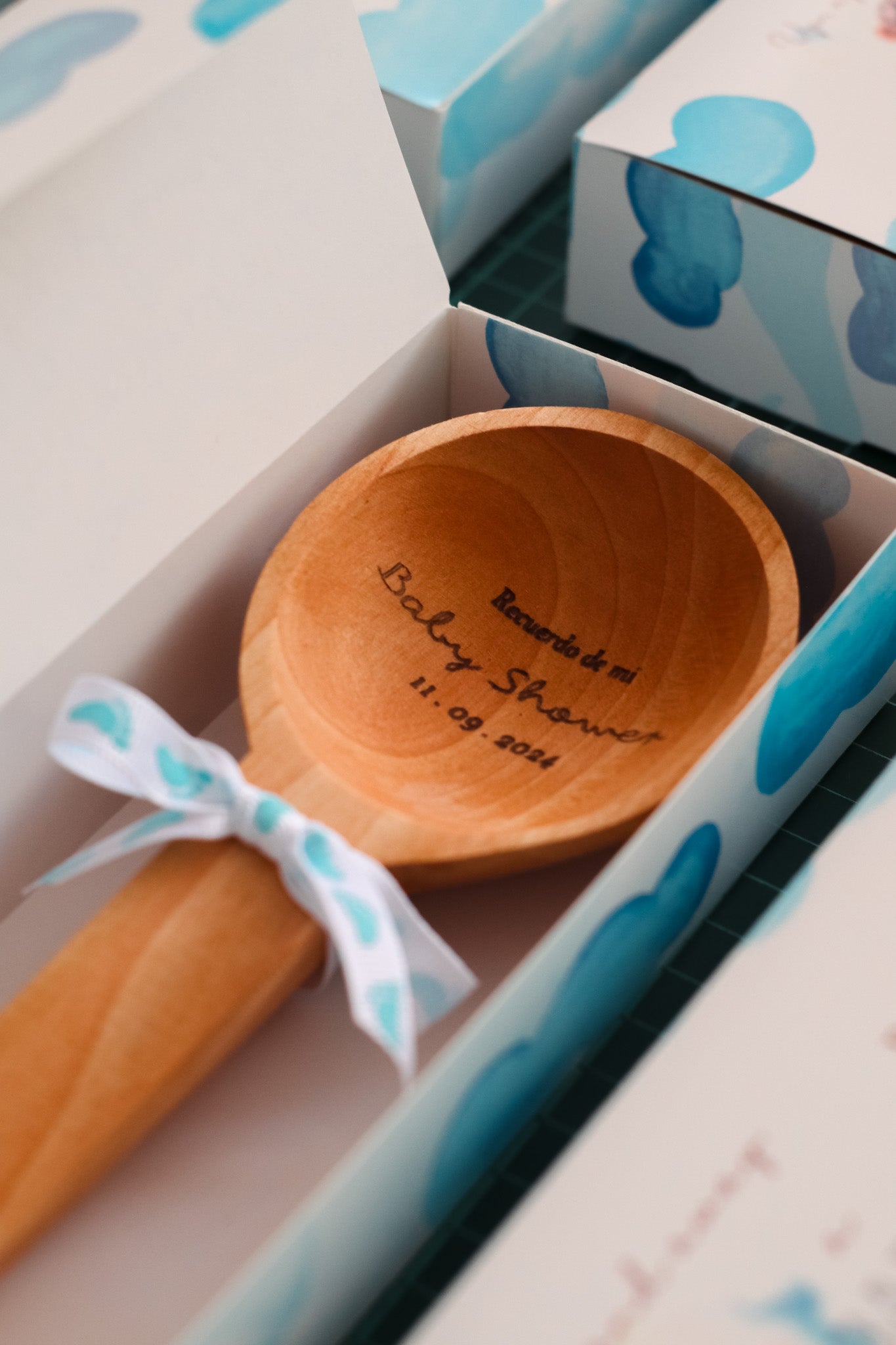 Recuerdo de Baby Shower Caja con Cuchara de Madera
